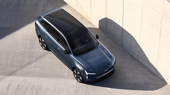 Volvo EX90 18 of 23