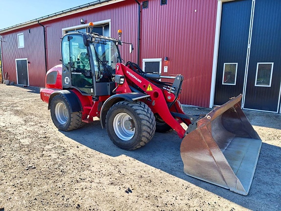 Weidemann 5080 / Nyservad / 30km / Fina redskap / 395.000kr