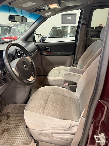 Chevrolet Uplander 11 of 13