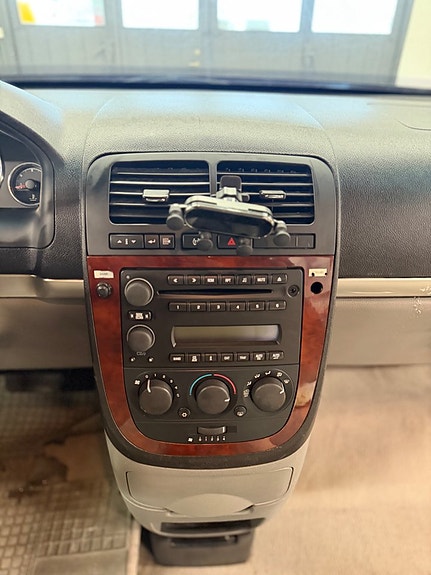 Chevrolet Uplander 10 of 13