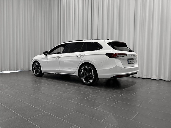 Skoda Superb 3 of 5