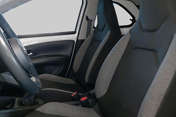 Toyota Aygo X 7 of 11