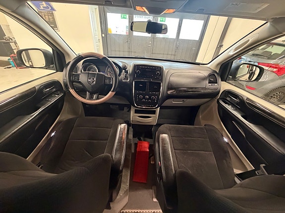 Dodge Grand Caravan 9 of 14
