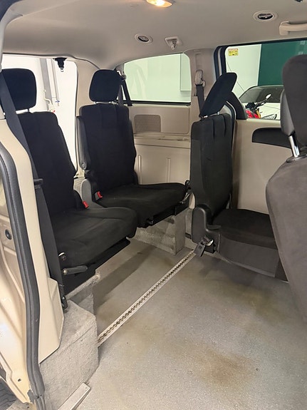 Dodge Grand Caravan 8 of 14