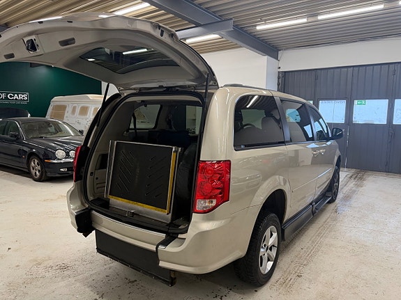 Dodge Grand Caravan 4 of 14