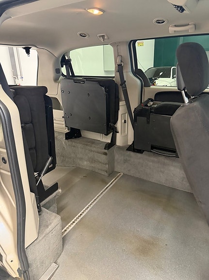 Dodge Grand Caravan 7 of 14