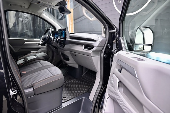 Volkswagen Transporter 8 of 16