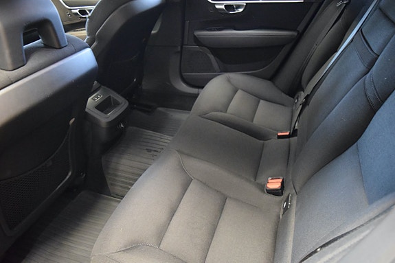 Volvo V90 Cross Country 8 of 10