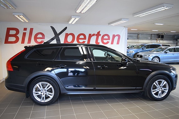 Volvo V90 Cross Country 3 of 5
