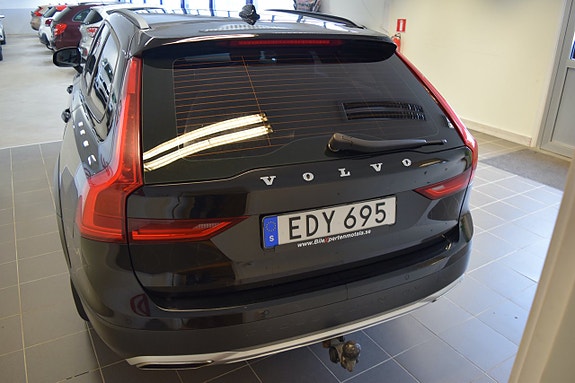 Volvo V90 Cross Country 4 of 5