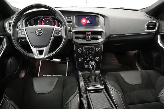 Volvo V40 8 of 20