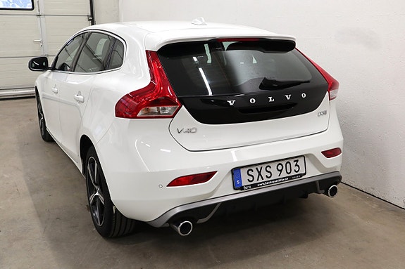 Volvo V40 3 of 20