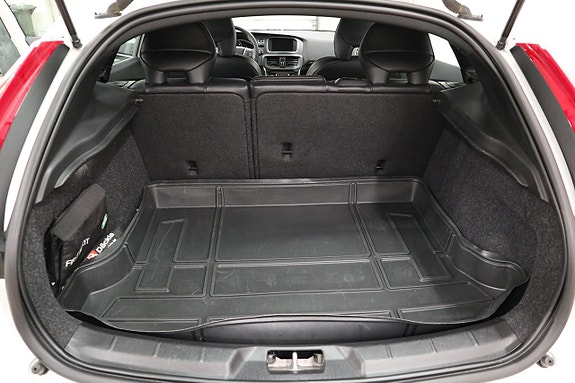Volvo V40 12 of 20