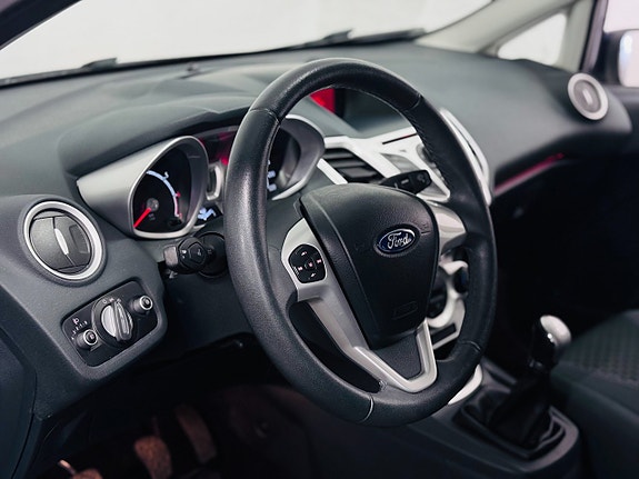 Ford Fiesta 10 of 19