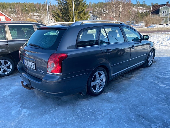 Toyota Avensis 3 of 5
