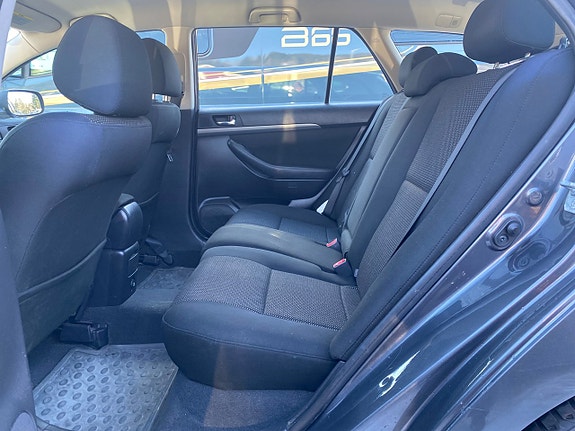 Toyota Avensis 5 of 5