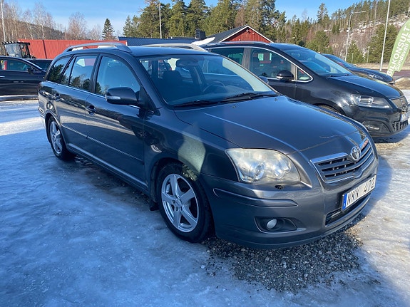 Toyota Avensis 4 of 5