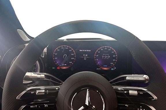 Mercedes-Benz CLA350 7 of 13