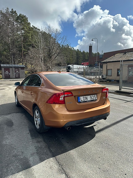Volvo S60 4 of 5