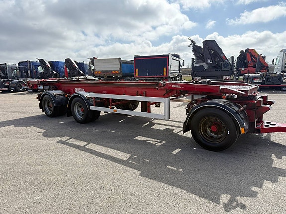 LASTVÄXLARSLÄP 3 AXLAD ROADEX MED TIPP BILLIGT