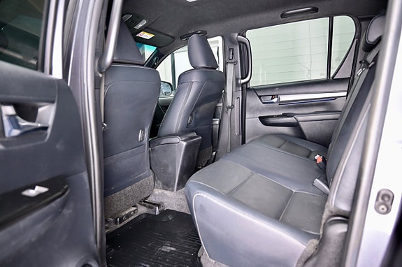 Toyota HiLux 8 of 21