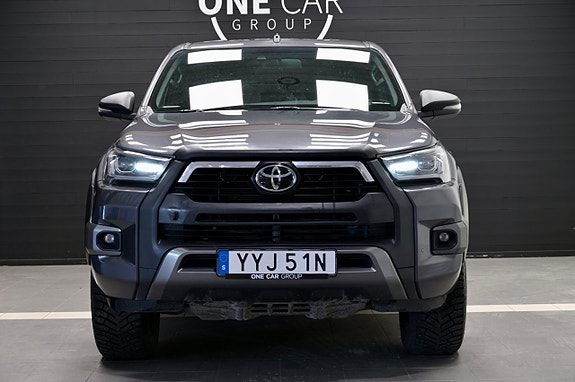 Toyota HiLux 2 of 21