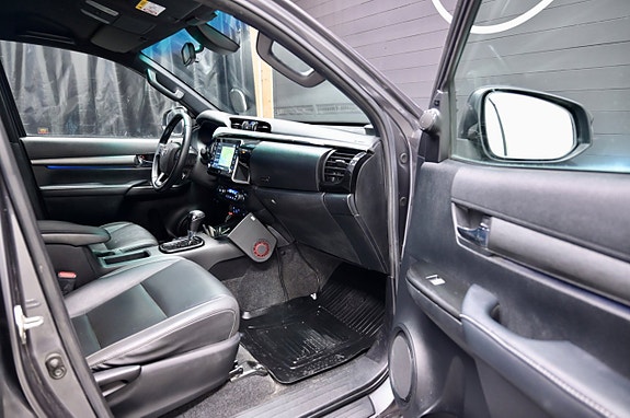 Toyota HiLux 9 of 21