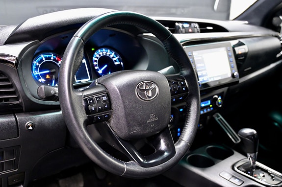 Toyota HiLux 13 of 21