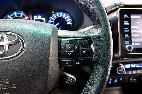 Toyota HiLux 14 of 21