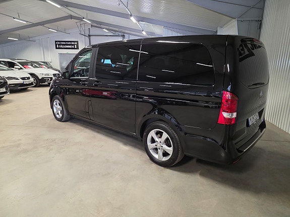 Mercedes-Benz V220 5 of 5
