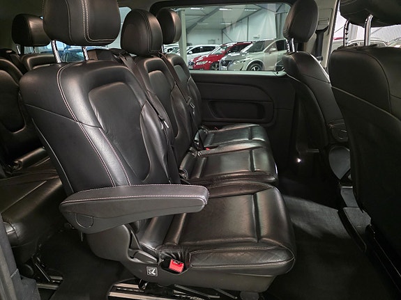 Mercedes-Benz V220 8 of 14