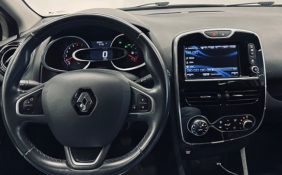 Renault Clio 12 of 12
