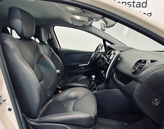 Renault Clio 10 of 12