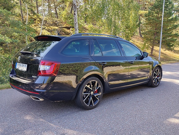 Skoda Octavia 2 of 9