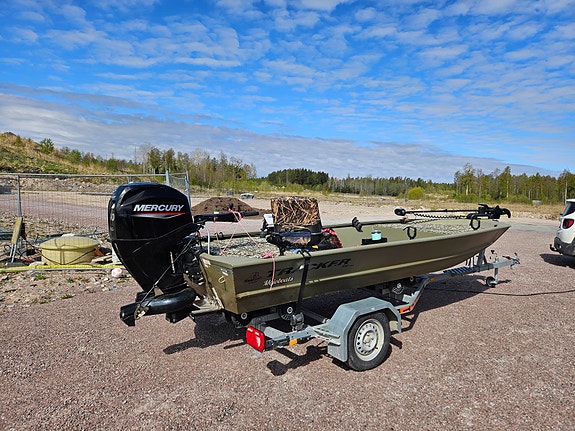 Tracker Grizzly 1648 Jon – Mercury 40 Jet – Trailer – Låga timmar, ej elektronik 2 of 3