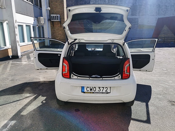 Volkswagen UP! 2 of 5
