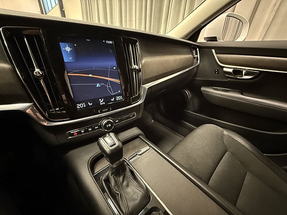 Volvo V90 Cross Country 11 of 16
