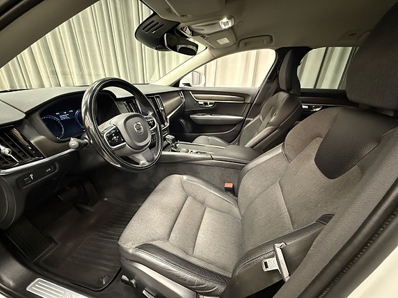 Volvo V90 Cross Country 8 of 16