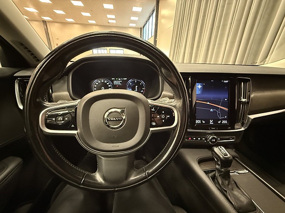 Volvo V90 Cross Country 13 of 16