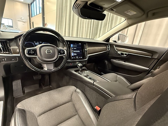 Volvo V90 Cross Country 10 of 16