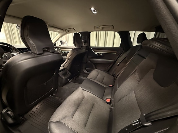 Volvo V90 Cross Country 9 of 16