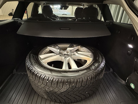 Volvo V90 Cross Country 7 of 16