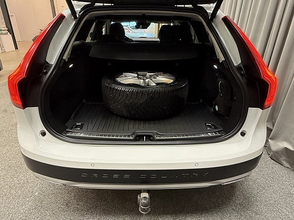 Volvo V90 Cross Country 6 of 16
