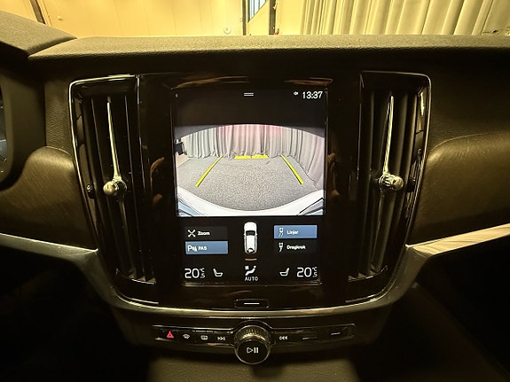 Volvo V90 Cross Country 12 of 16