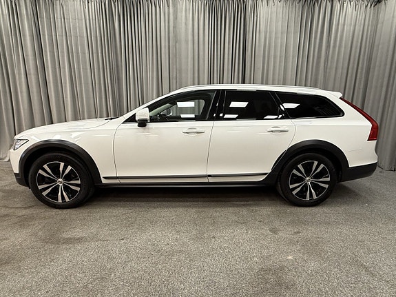 Volvo V90 Cross Country 2 of 5