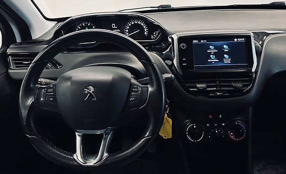 Peugeot 208 11 of 12