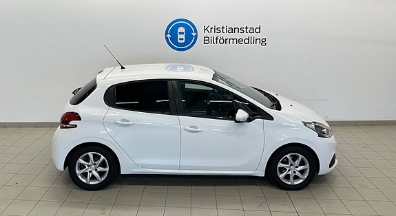 Peugeot 208 7 of 12