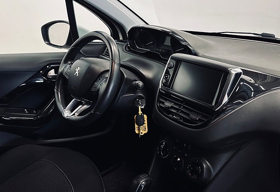 Peugeot 208 10 of 12