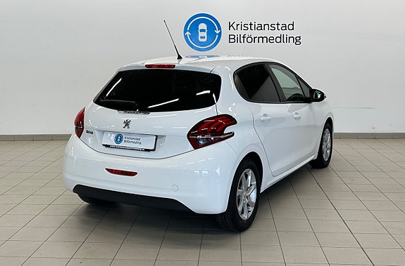 Peugeot 208 8 of 12