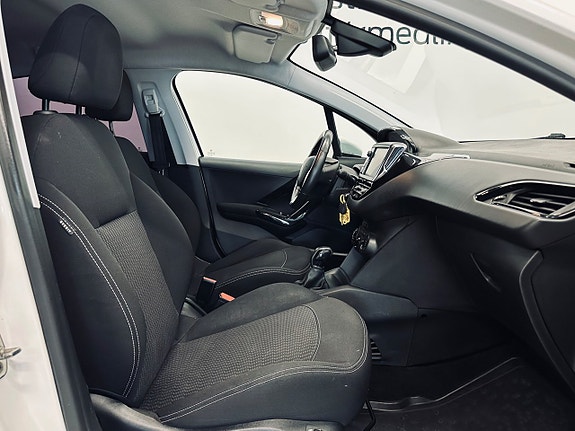 Peugeot 208 9 of 12